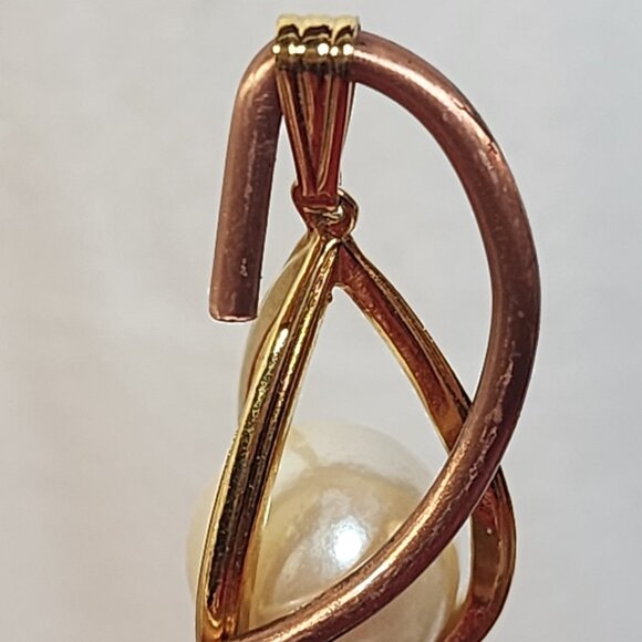 Avon Vintage Large Cream Floating Faux Pearl Inside a Gold Tone Cage Pendant - Picture 7 of 16